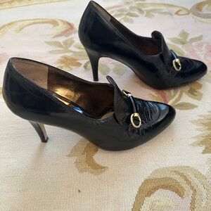 Nicole Miller Patent Leather Elegant Black Heels with Gold Accents 7.5 M